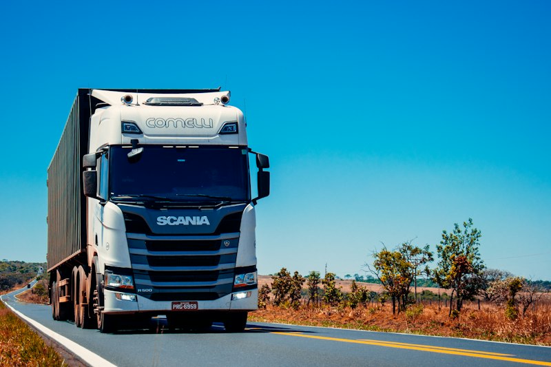 Custom ERP & Logistics Software in the UK: Optimizing Fleet, Warehousing & Supply Chains